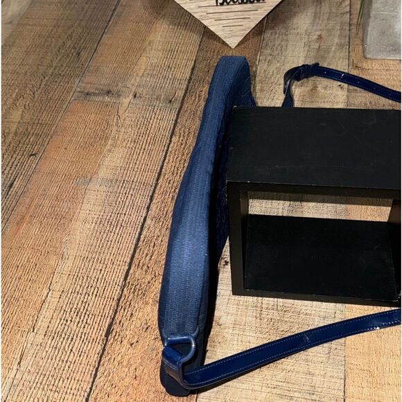 Michael Kors Mono Embossed Neoprene iPad Crossbody Purse Bag
Padded blue - Picture 8 of 16